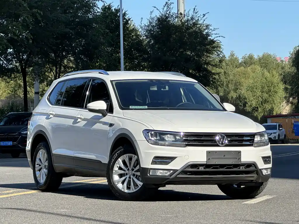 Volkswagen Tiguan L — фото 8