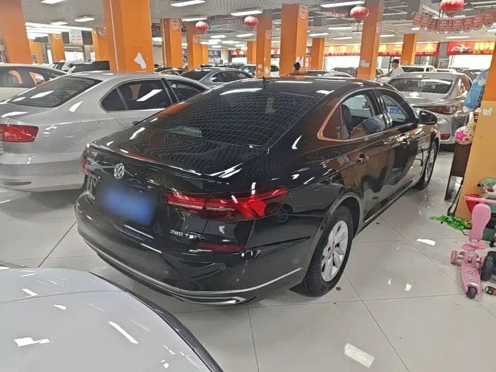 Volkswagen Passat — фото 7
