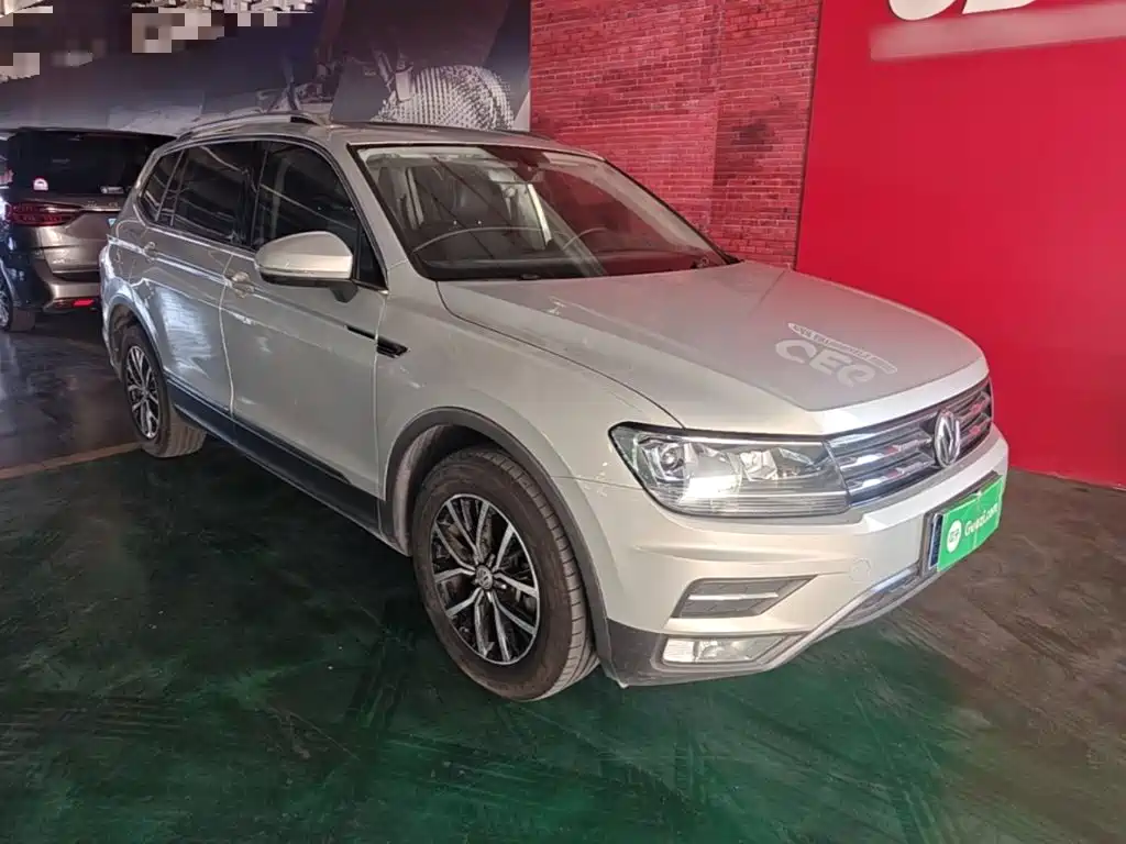 Volkswagen Tiguan L — фото 4