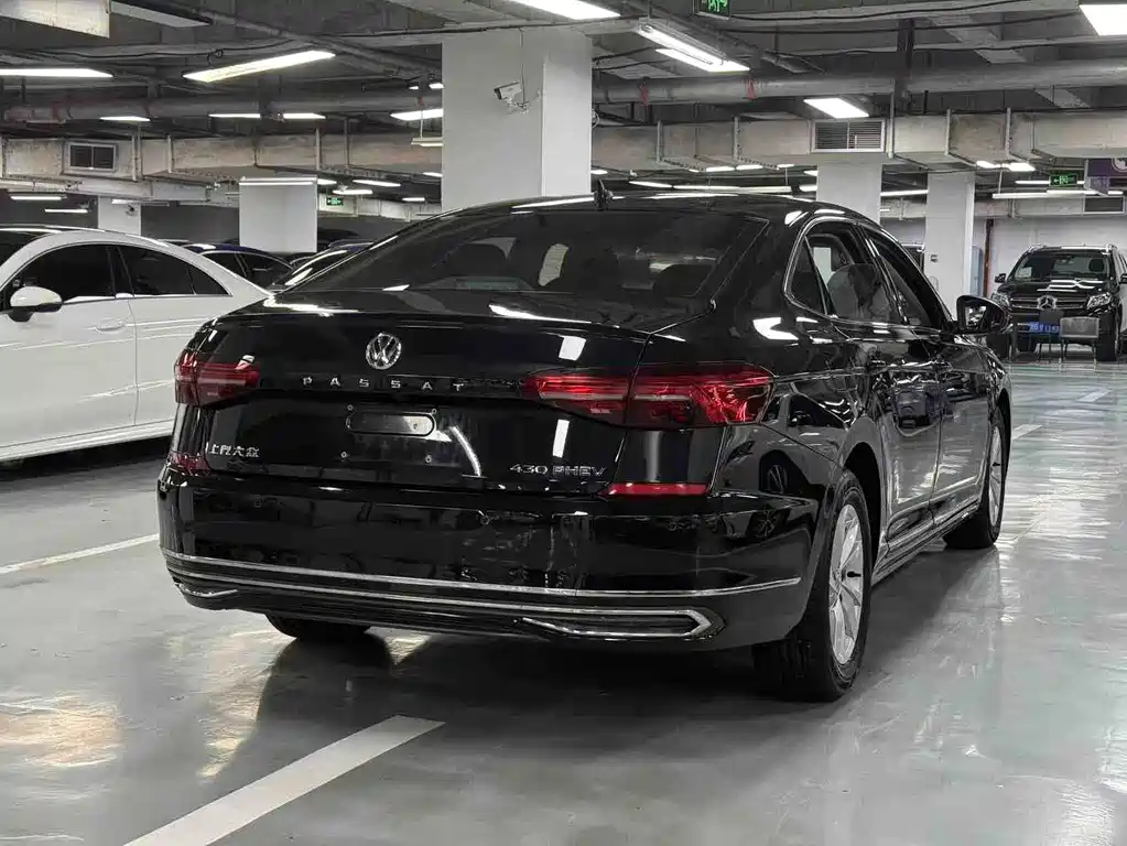 Volkswagen Passat PHEV — фото 4