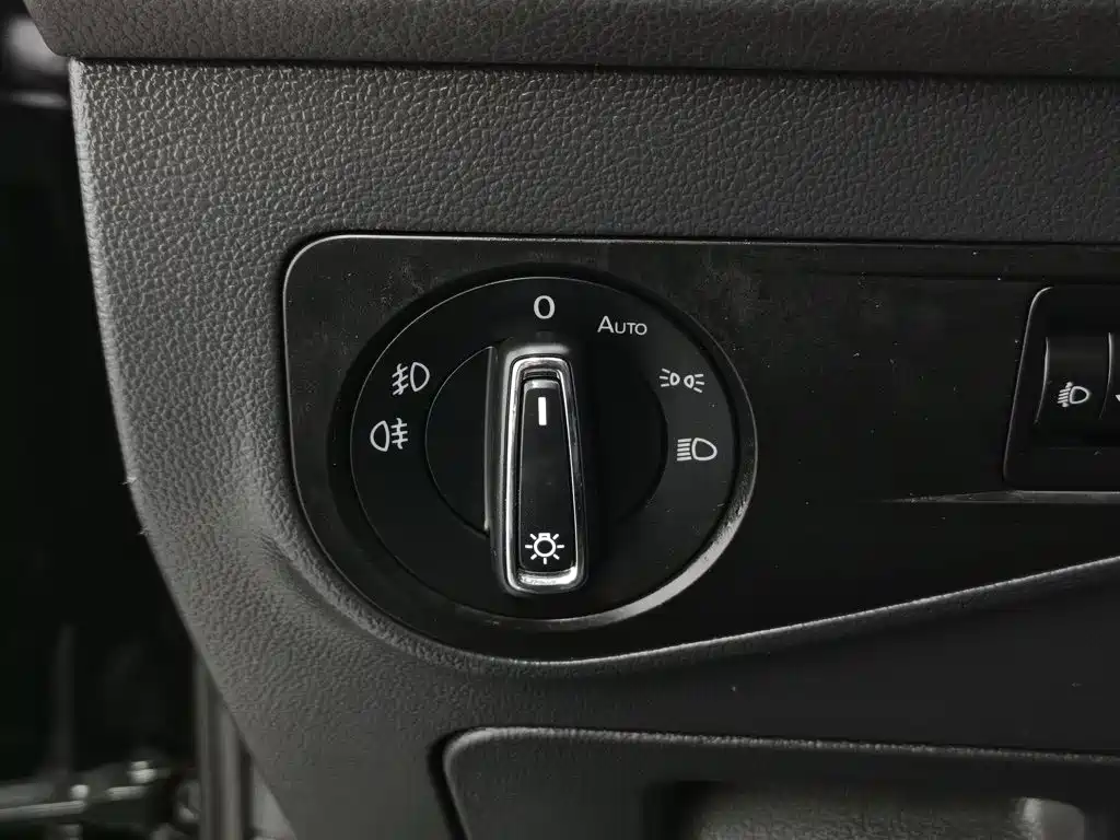Volkswagen Tiguan L — фото 21