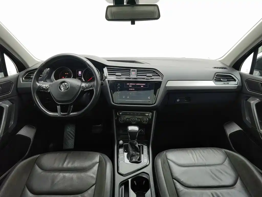 Volkswagen Tiguan L — фото 5