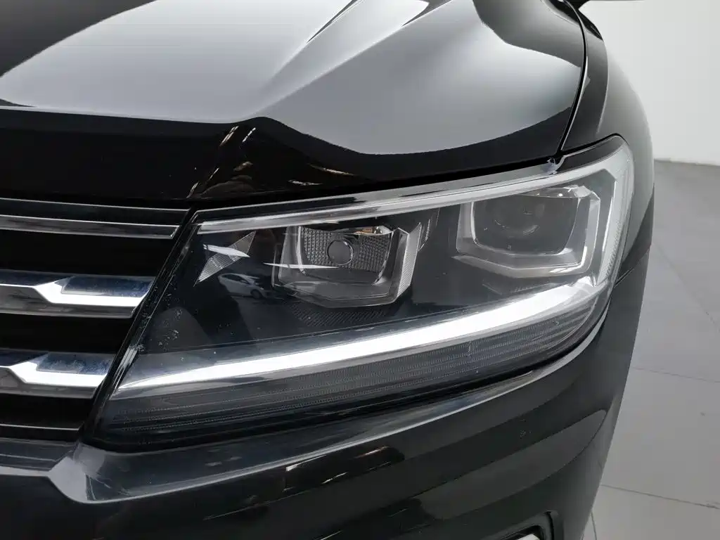 Volkswagen Tiguan L — фото 7