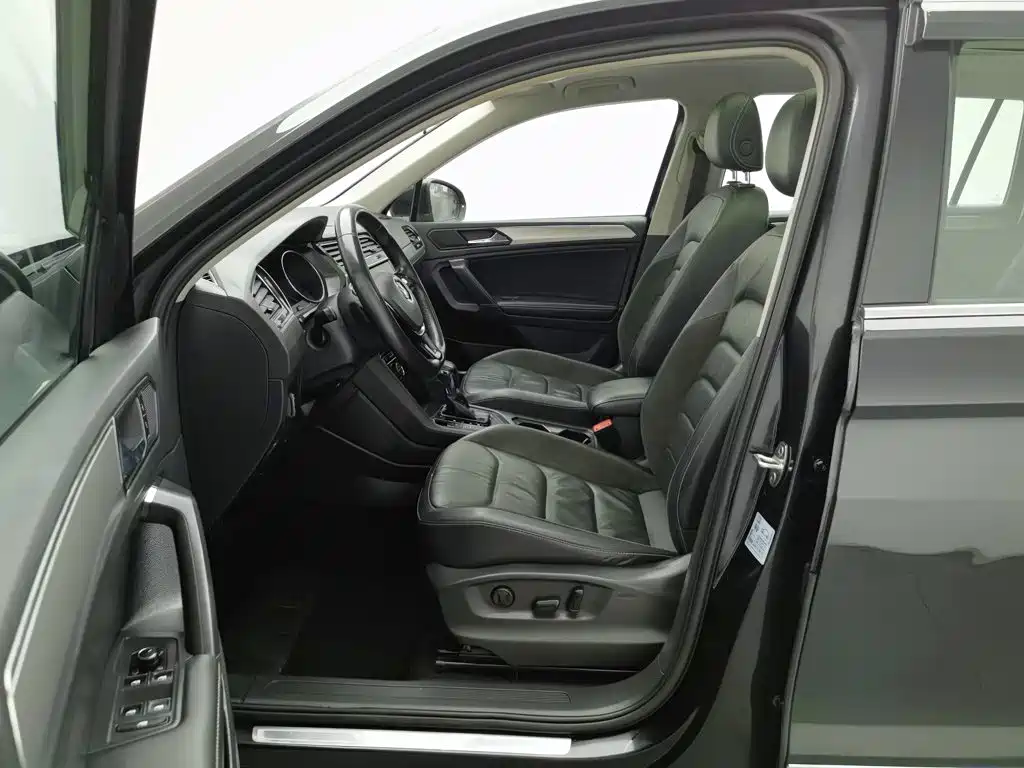 Volkswagen Tiguan L — фото 10