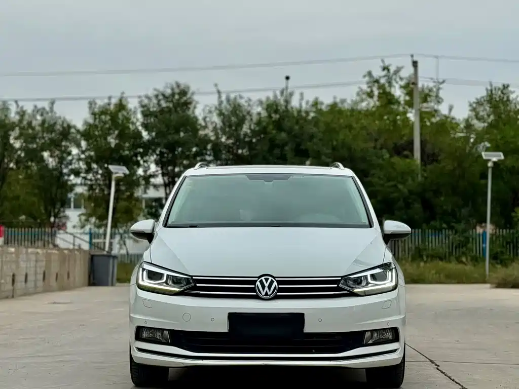 Volkswagen Touran — фото 2