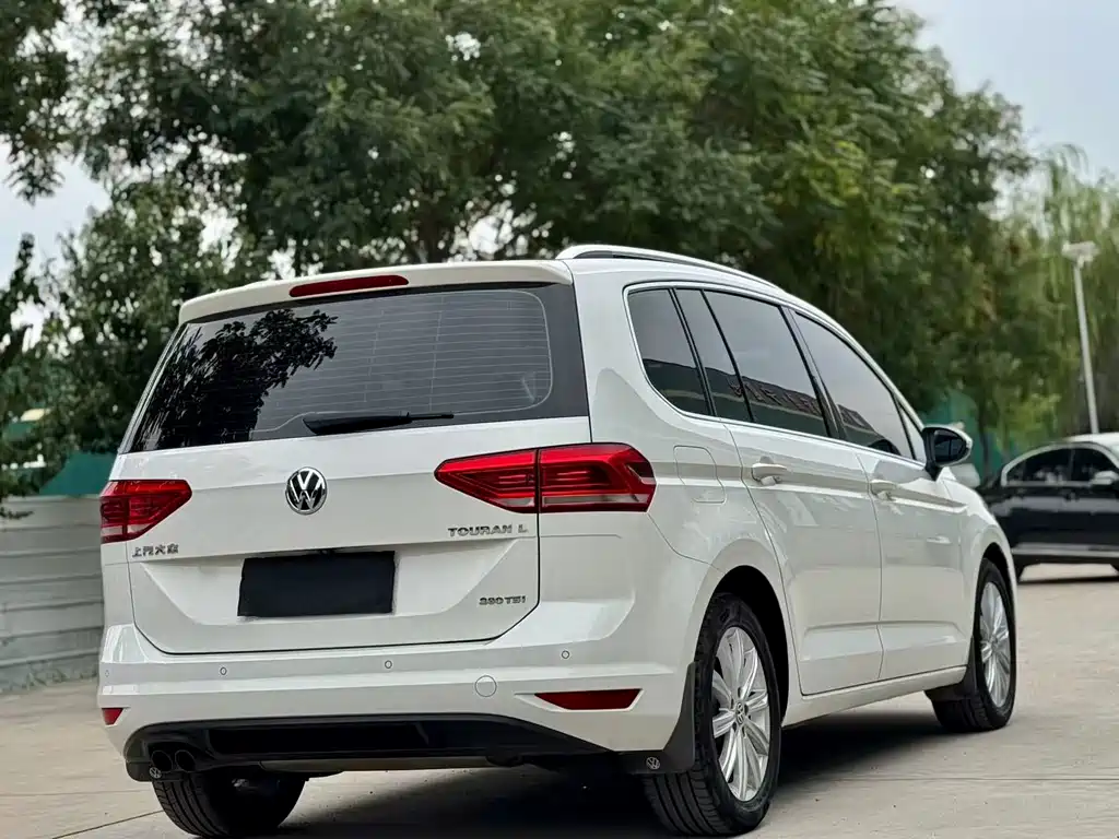 Volkswagen Touran — фото 9