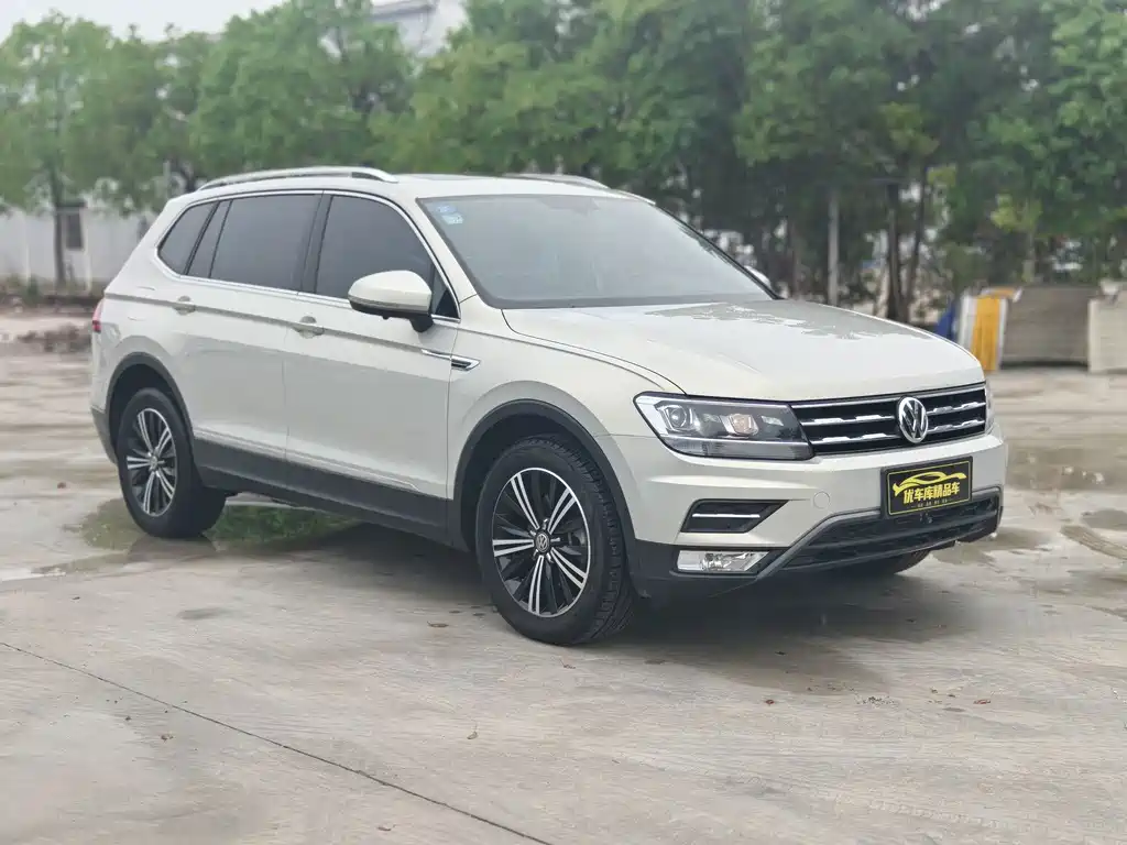 Volkswagen Tiguan L — фото 2
