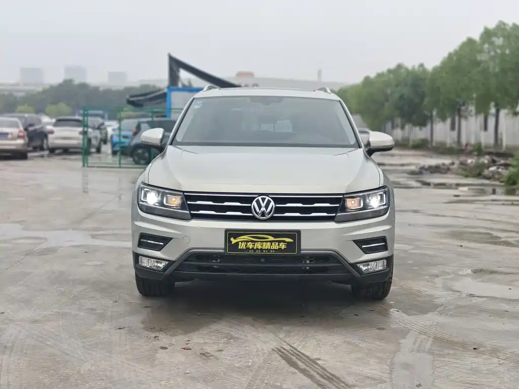 Volkswagen Tiguan L — фото 3