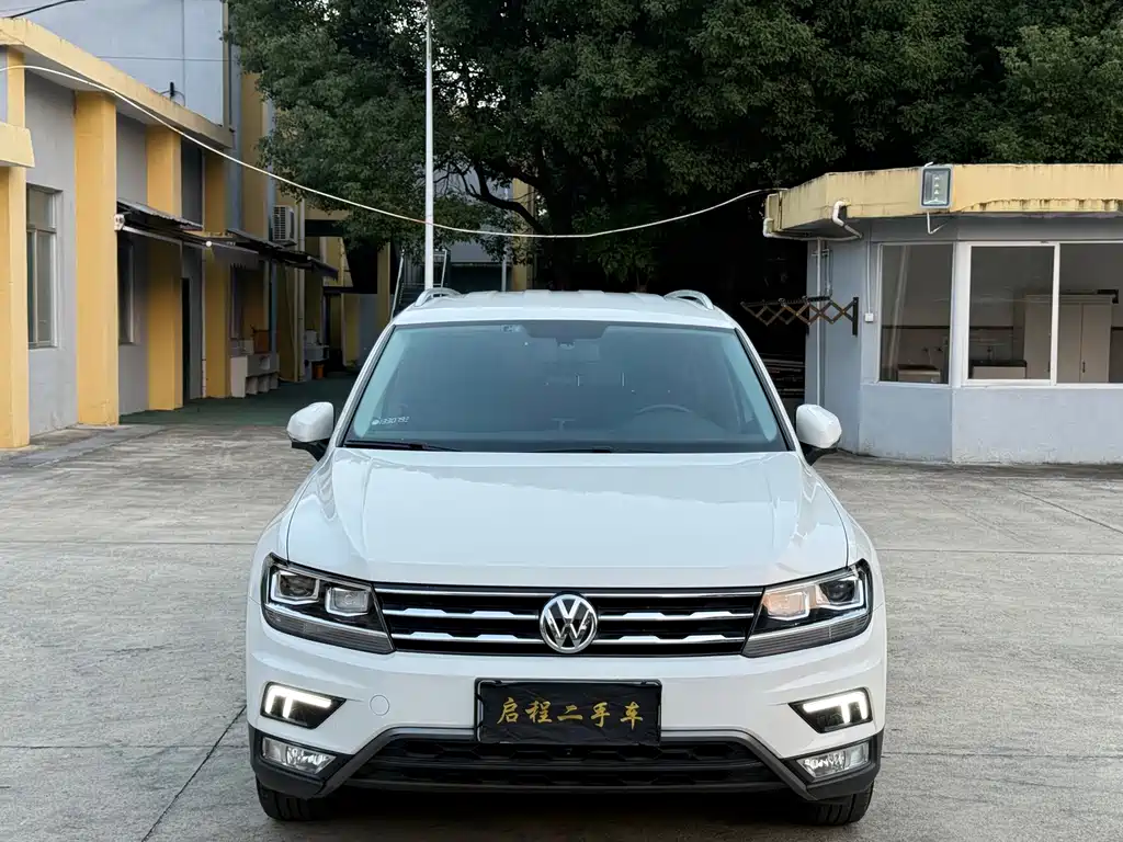Volkswagen Tiguan L — фото 2
