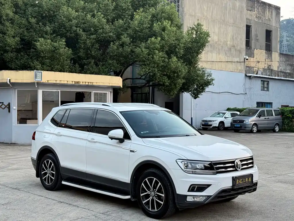 Volkswagen Tiguan L — фото 3