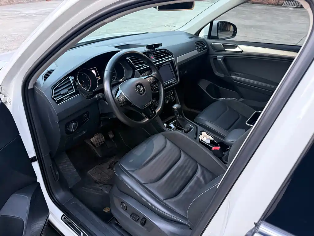 Volkswagen Tiguan L — фото 4