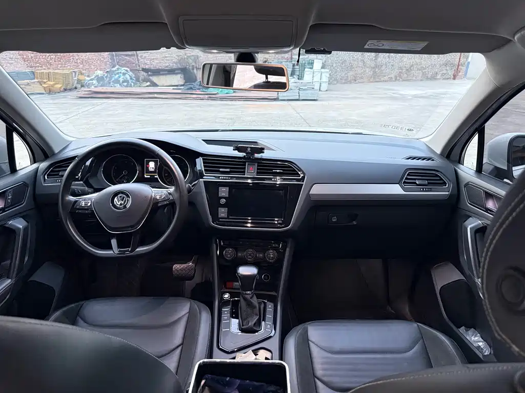 Volkswagen Tiguan L — фото 6