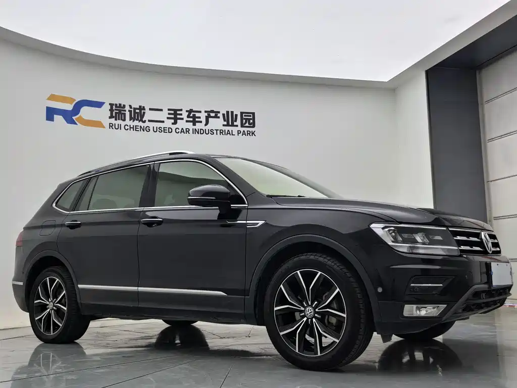 Volkswagen Tiguan L — фото 2