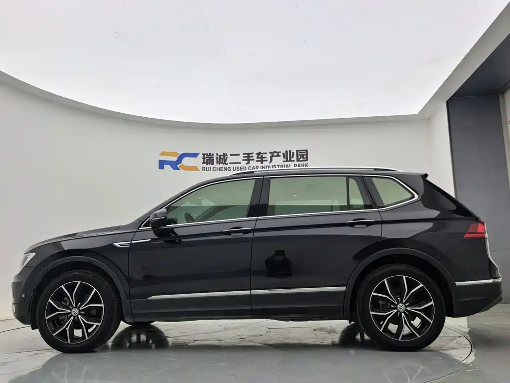 Volkswagen Tiguan L — фото 3