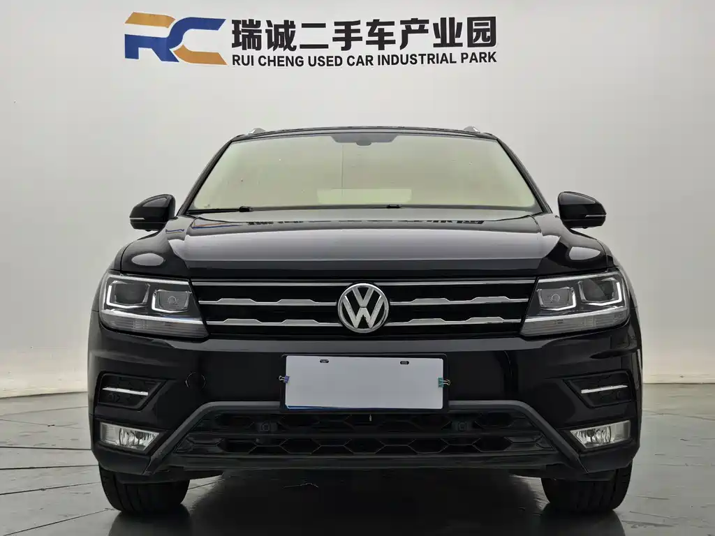 Volkswagen Tiguan L — фото 4