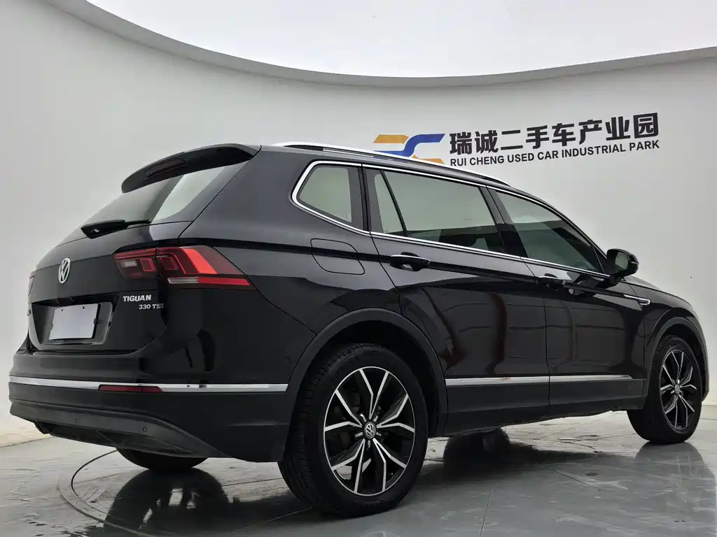 Volkswagen Tiguan L — фото 5