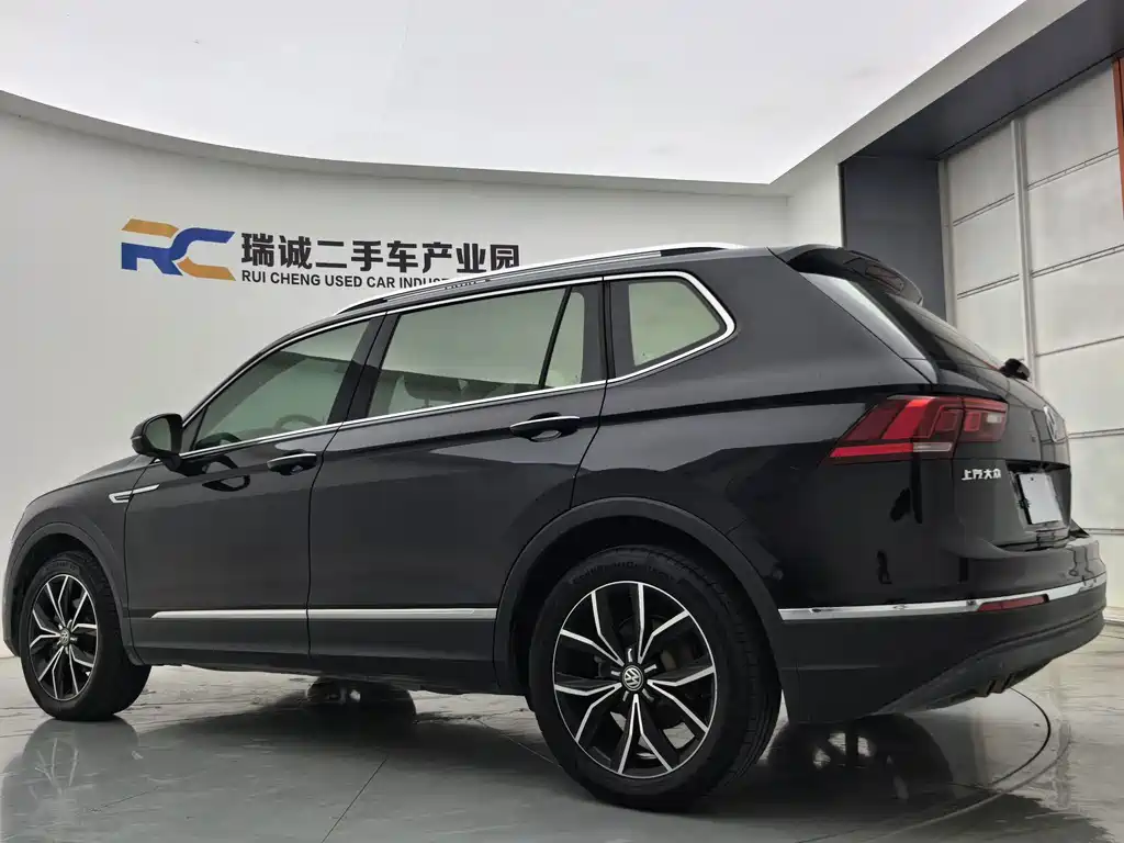 Volkswagen Tiguan L — фото 7