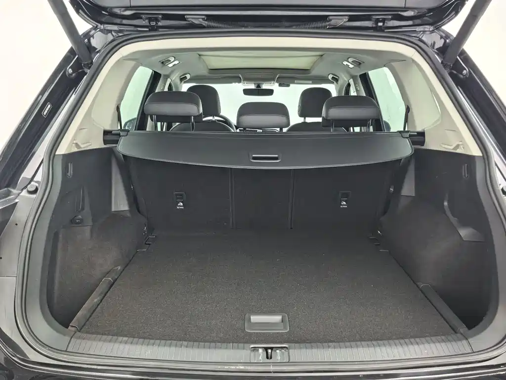 Volkswagen Tiguan L — фото 8