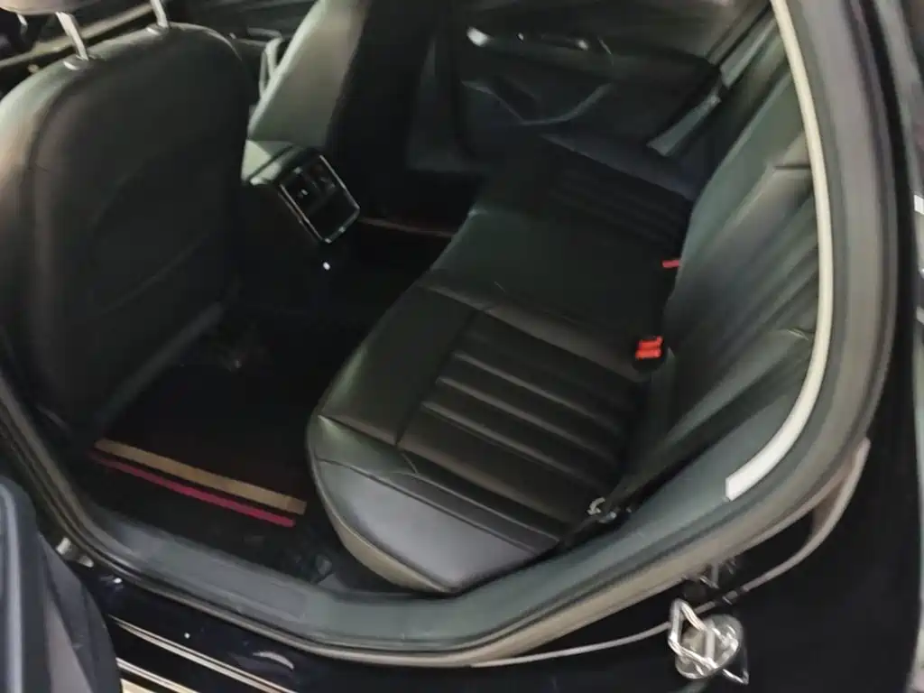 Volkswagen Passat — фото 17