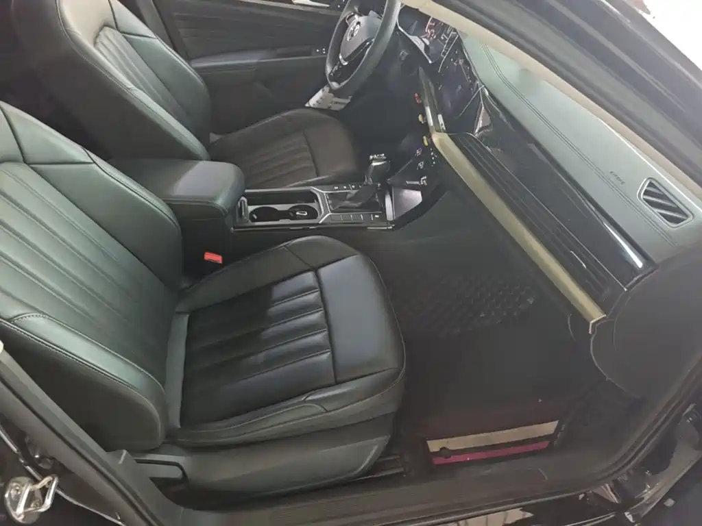Volkswagen Passat — фото 25