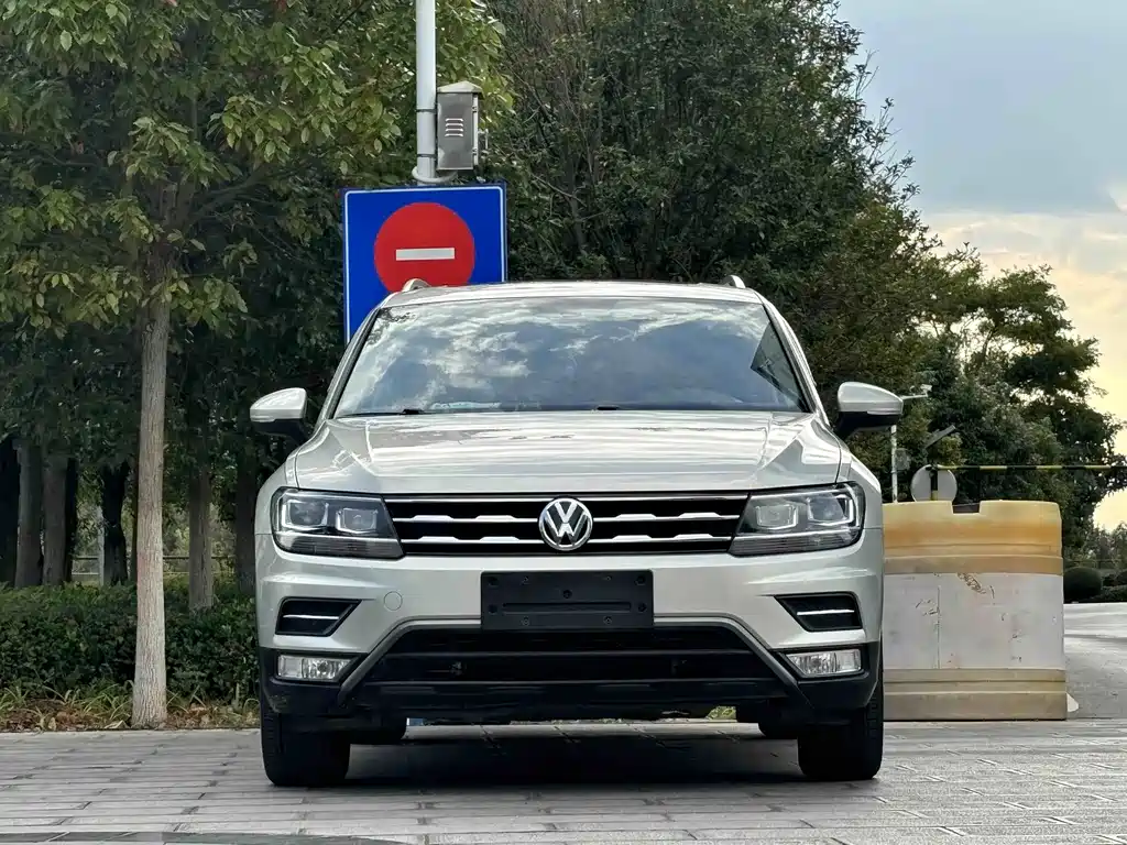 Volkswagen Tiguan L — фото 2