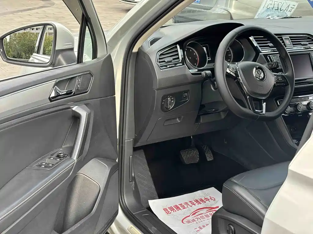 Volkswagen Tiguan L — фото 11