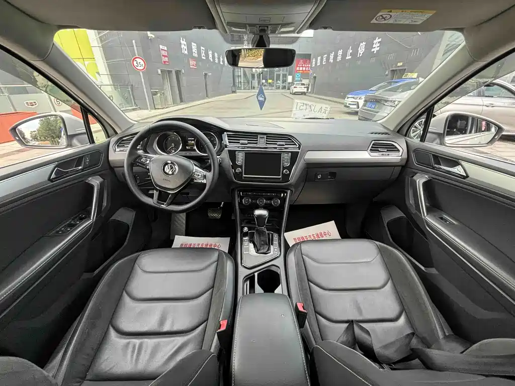 Volkswagen Tiguan L — фото 13