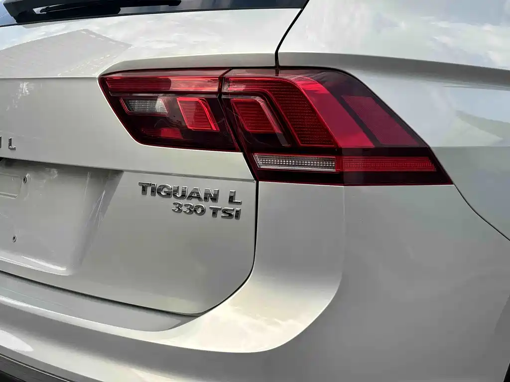 Volkswagen Tiguan L — фото 19