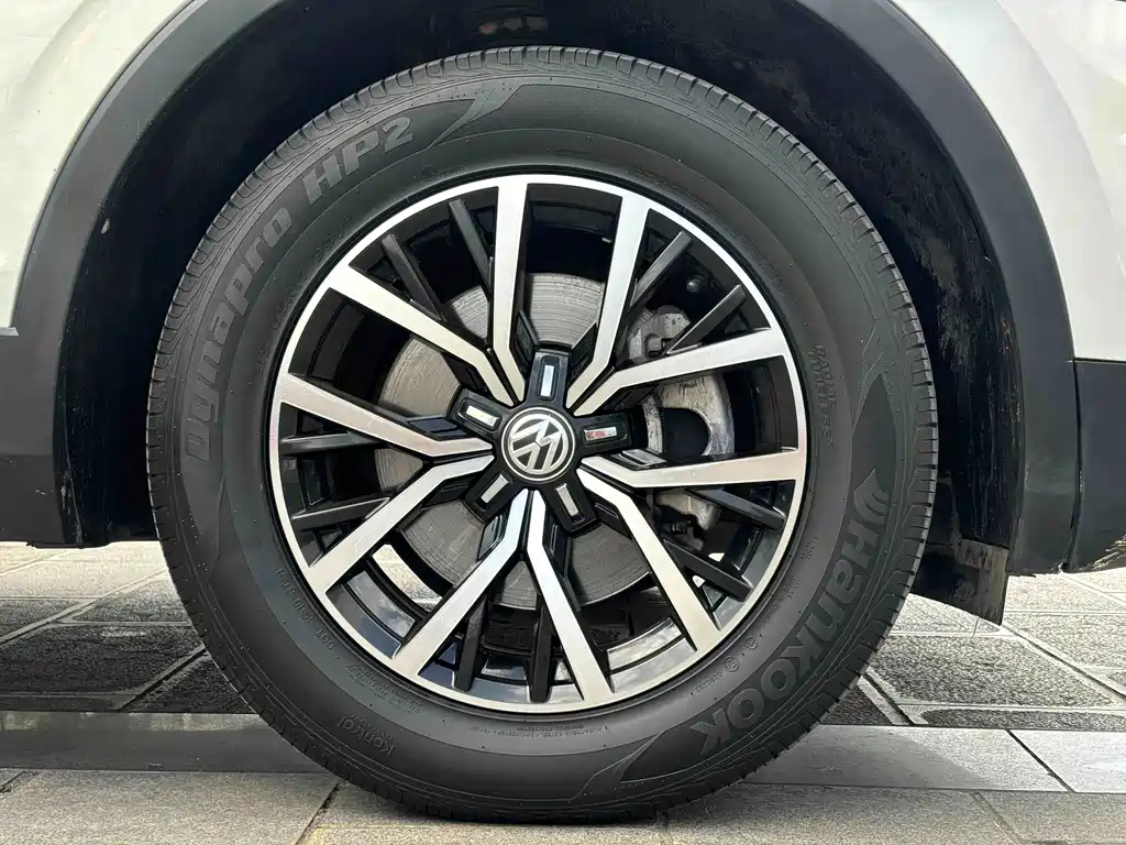 Volkswagen Tiguan L — фото 21