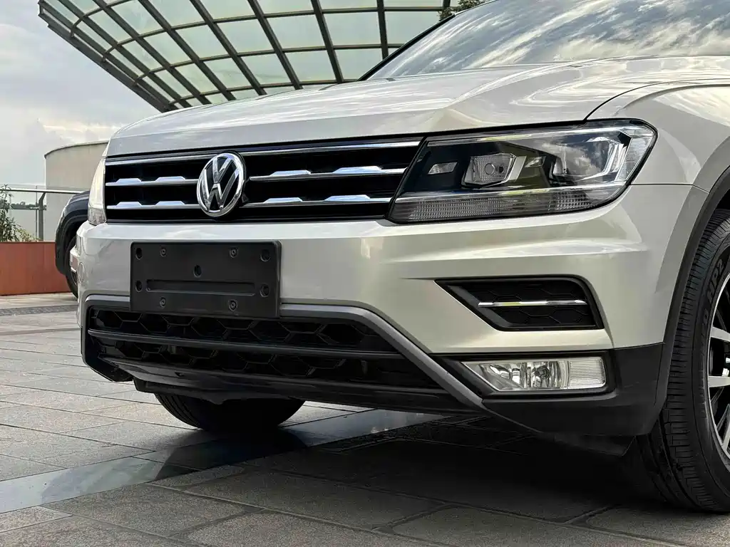Volkswagen Tiguan L — фото 23