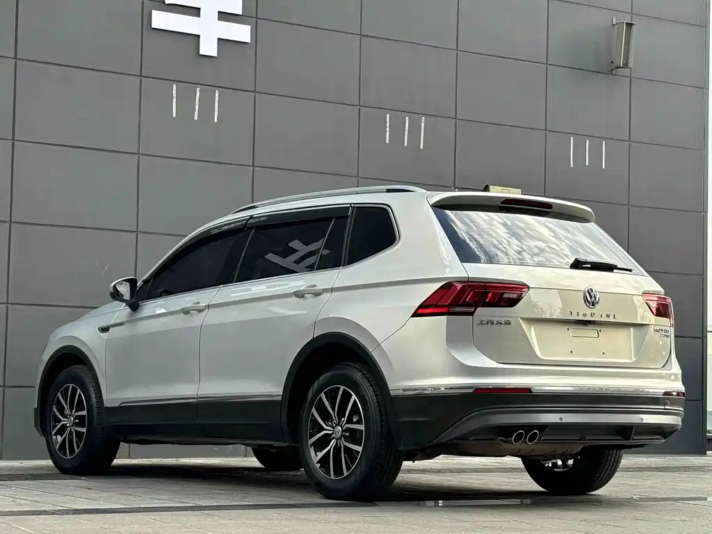Volkswagen Tiguan L — фото 7