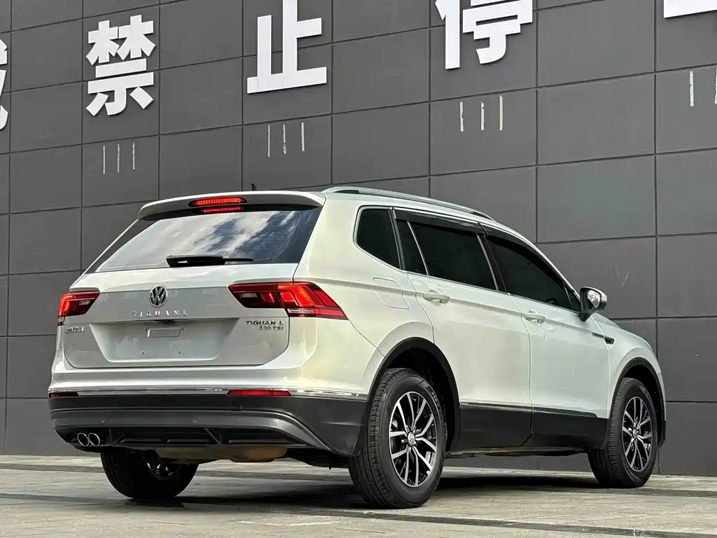 Volkswagen Tiguan L — фото 9