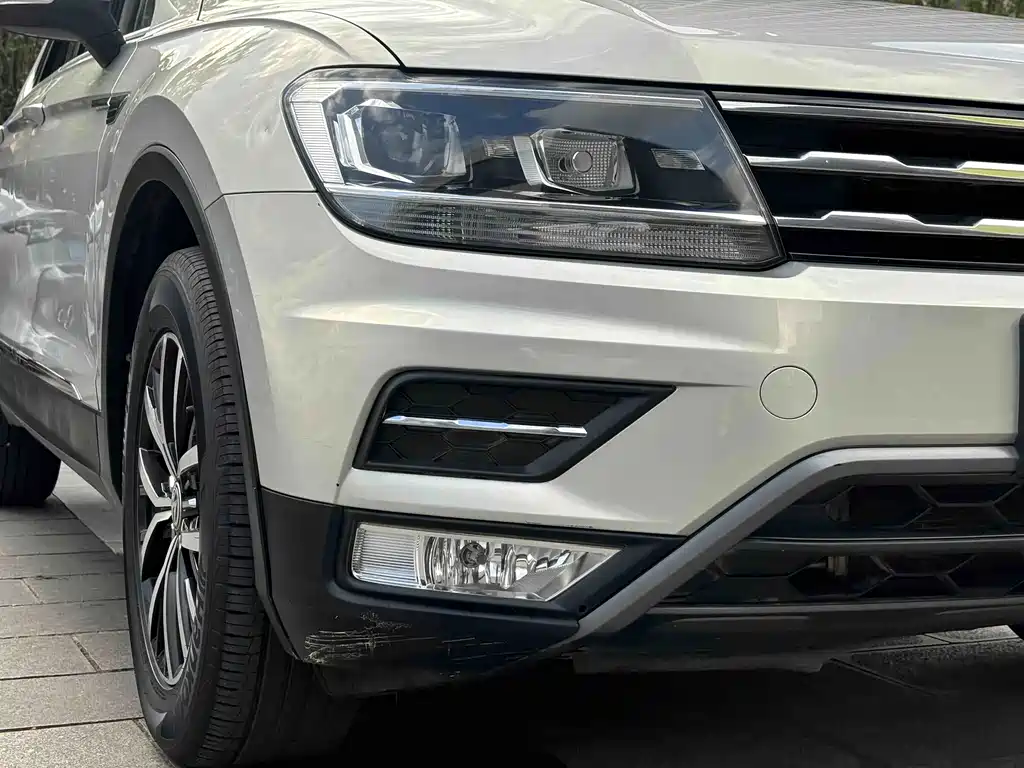 Volkswagen Tiguan L — фото 10
