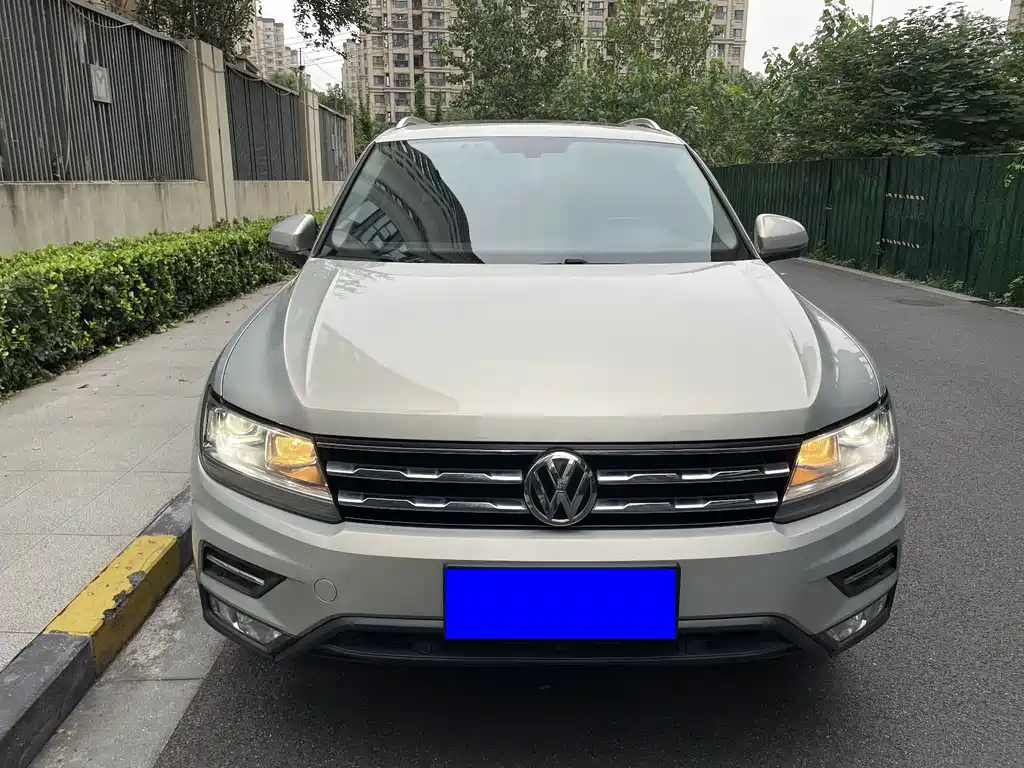 Volkswagen Tiguan L — фото 2