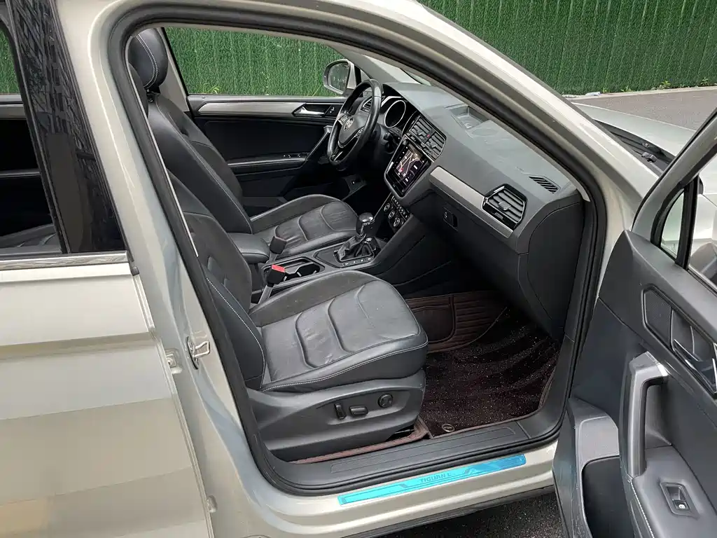 Volkswagen Tiguan L — фото 19