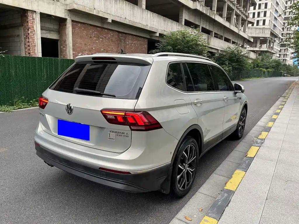 Volkswagen Tiguan L — фото 3