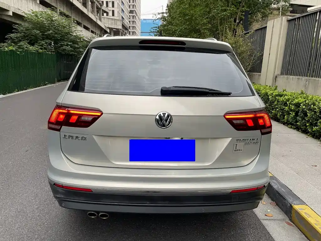 Volkswagen Tiguan L — фото 4