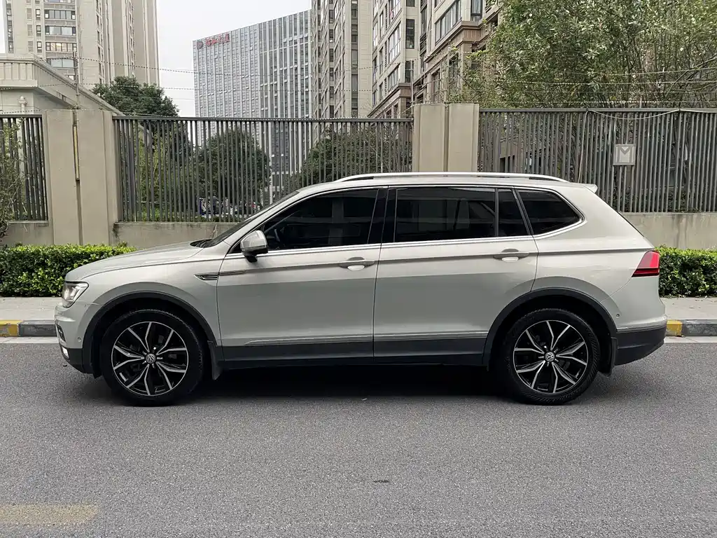 Volkswagen Tiguan L — фото 5