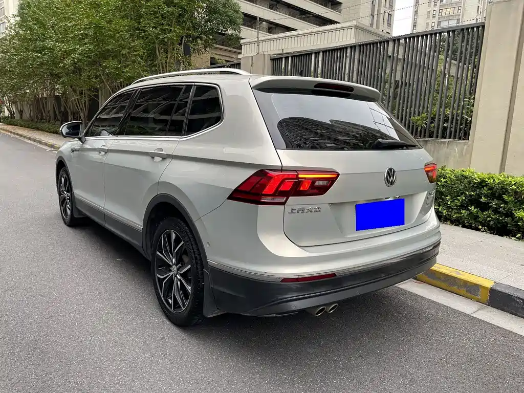 Volkswagen Tiguan L — фото 7