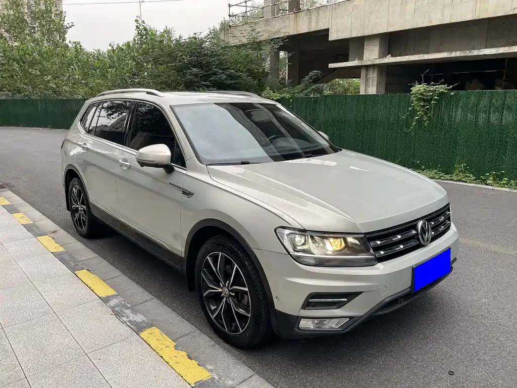 Volkswagen Tiguan L — фото 8