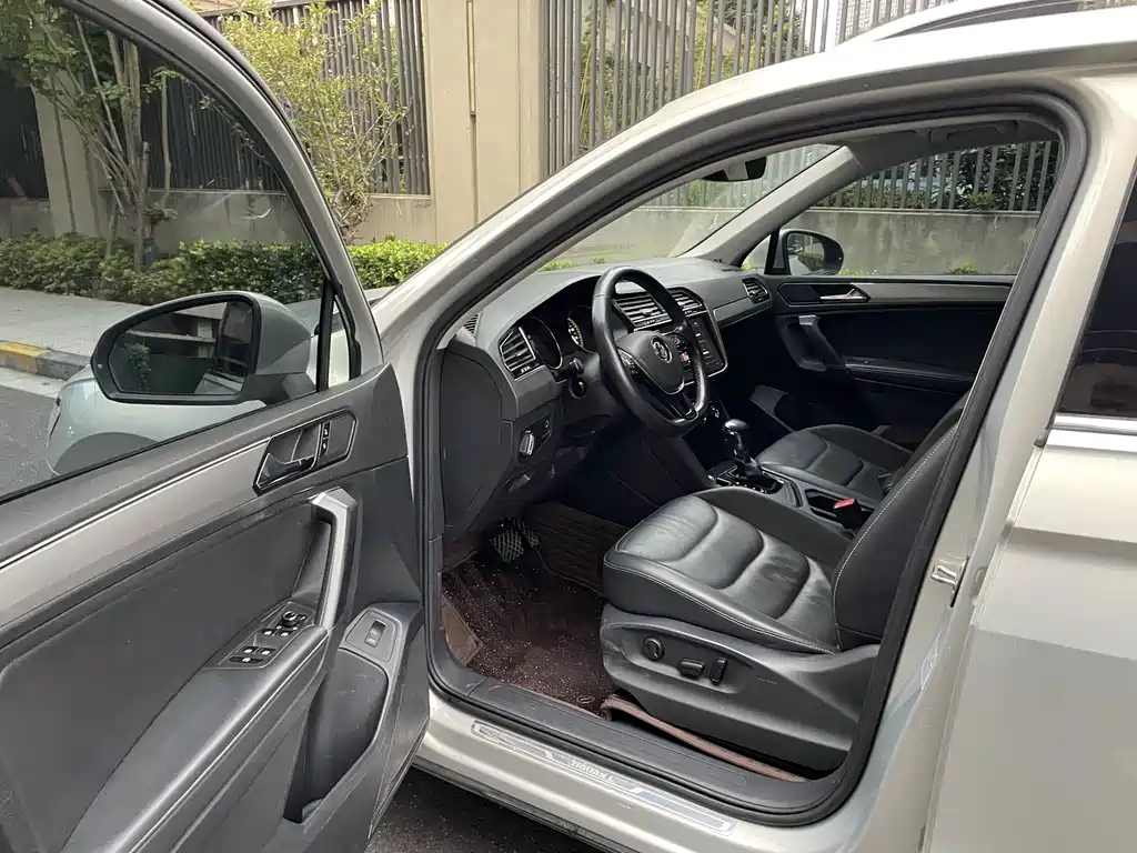 Volkswagen Tiguan L — фото 9