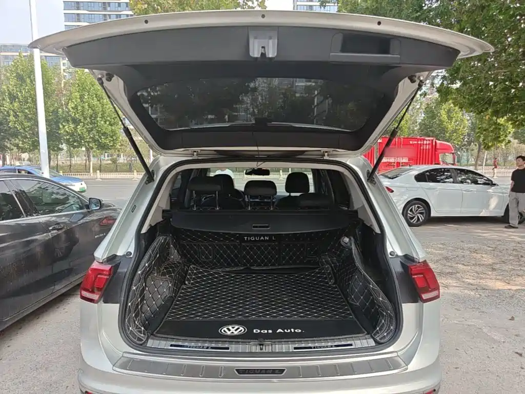 Volkswagen Tiguan L — фото 19