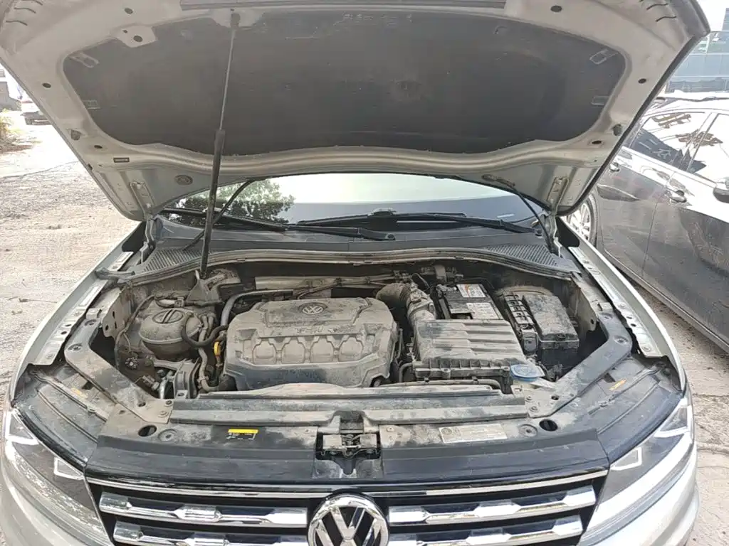 Volkswagen Tiguan L — фото 20