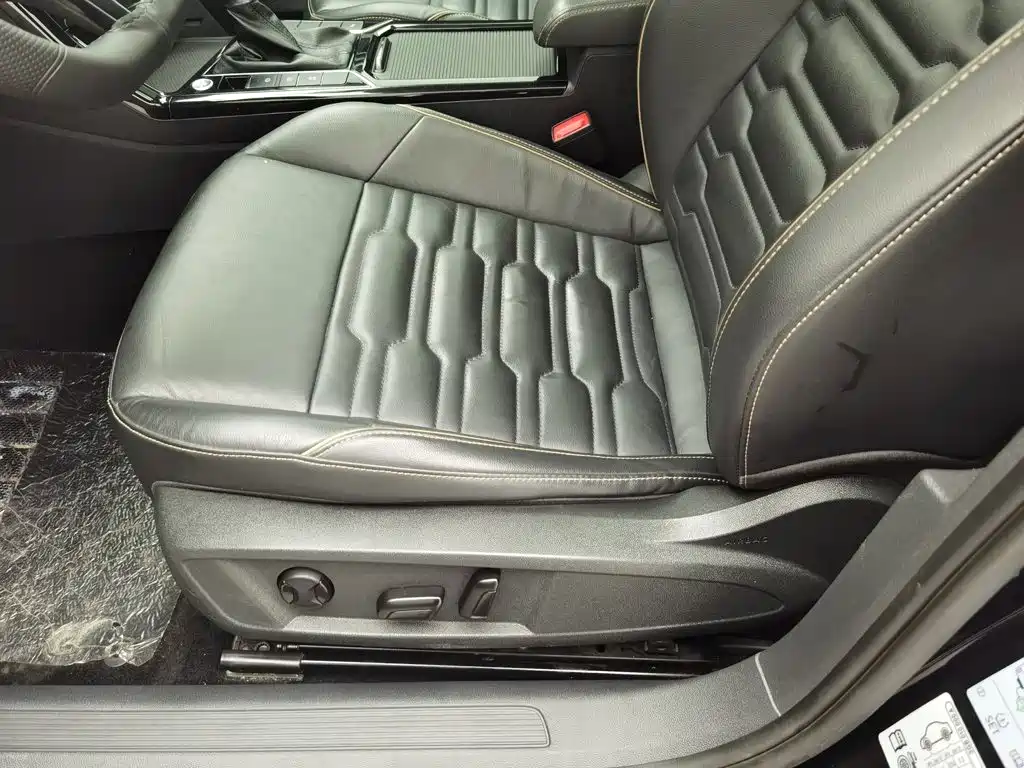 Volkswagen Passat — фото 11