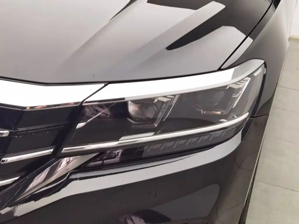 Volkswagen Passat — фото 23