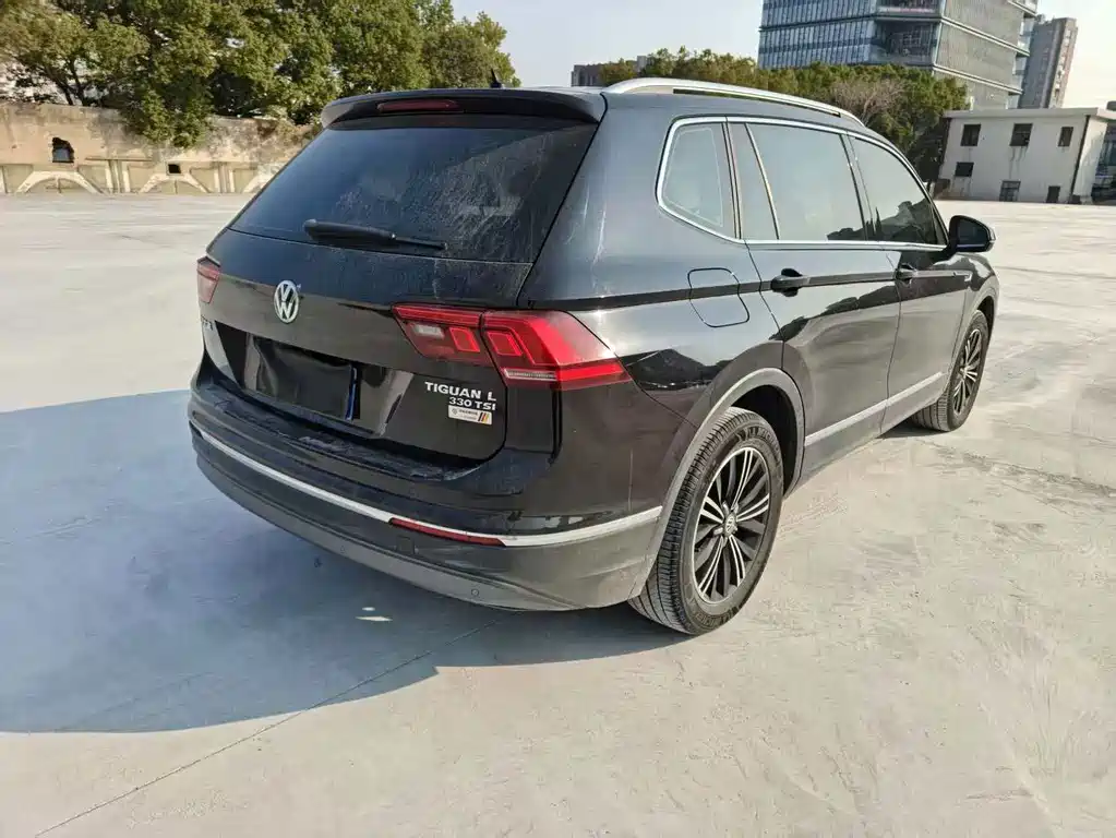 Volkswagen Tiguan L — фото 9