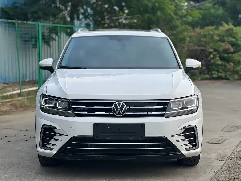 Volkswagen Tiguan L PHEV — фото 2