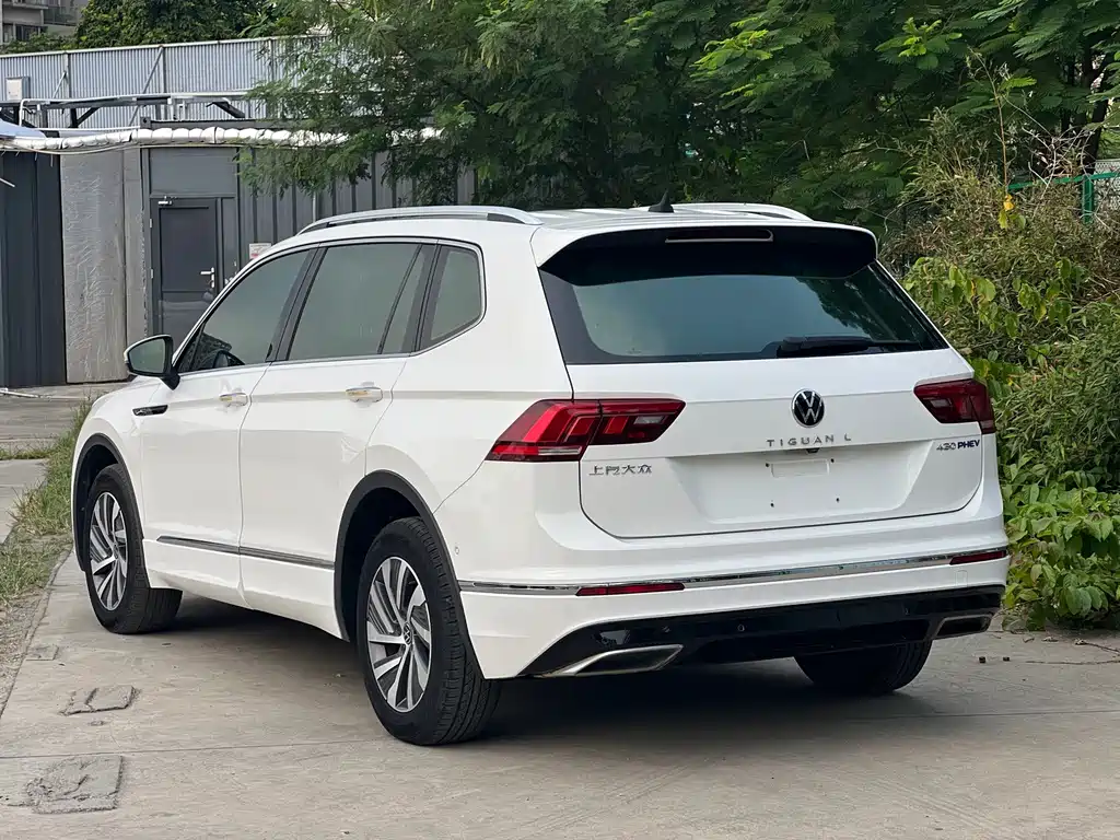 Volkswagen Tiguan L PHEV — фото 4