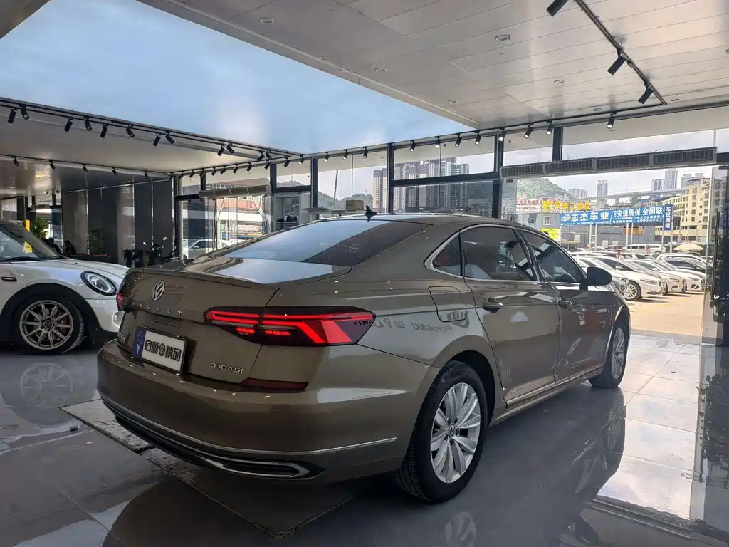 Volkswagen Passat — фото 6