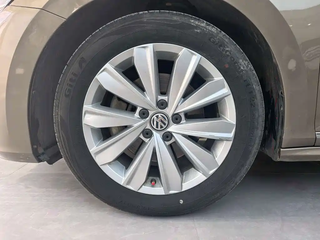 Volkswagen Passat — фото 8